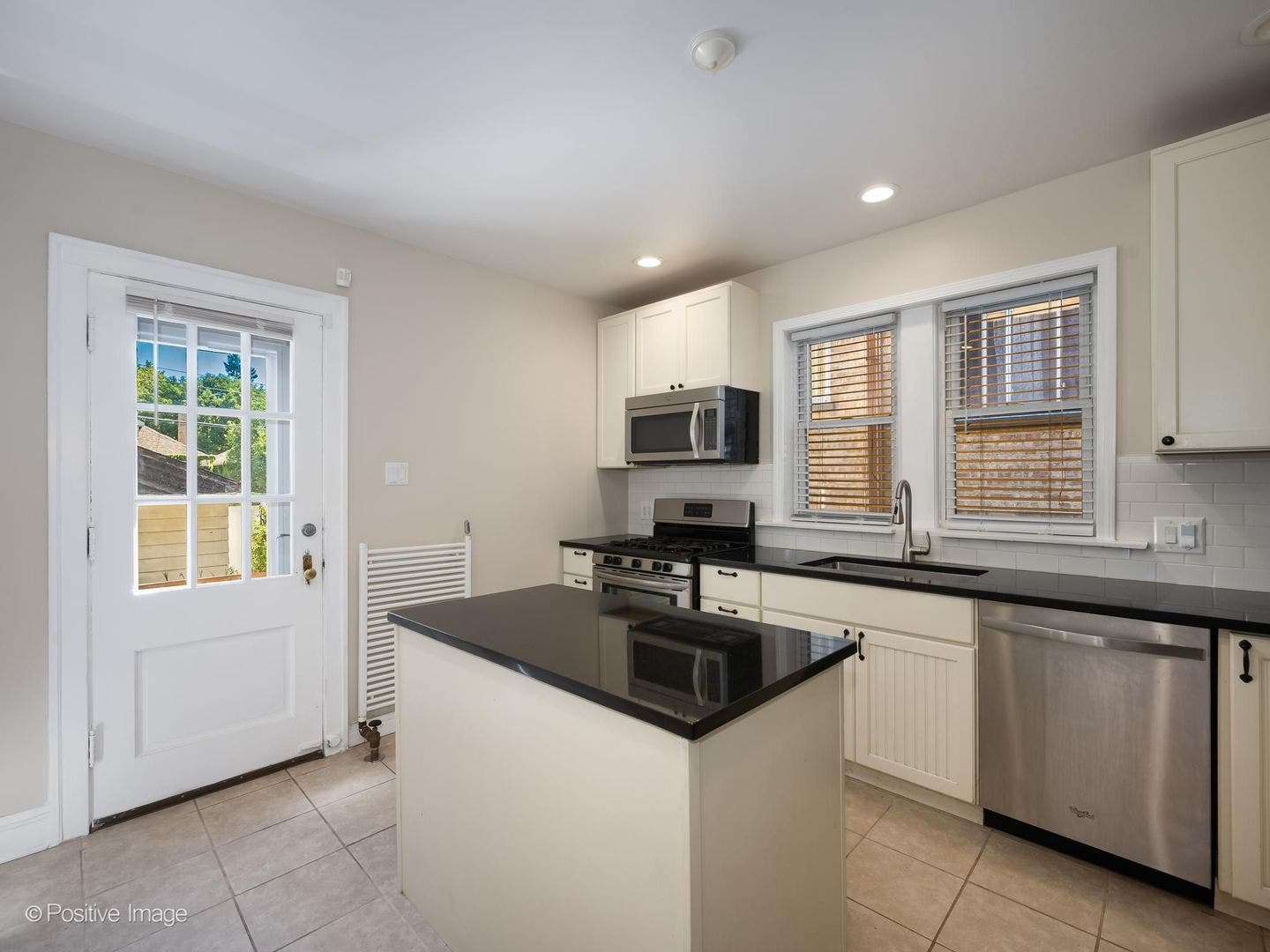 6045 N Rockwell Street, Chicago, IL 60659 6045 N Rockwell Street, Chicago, IL 60659