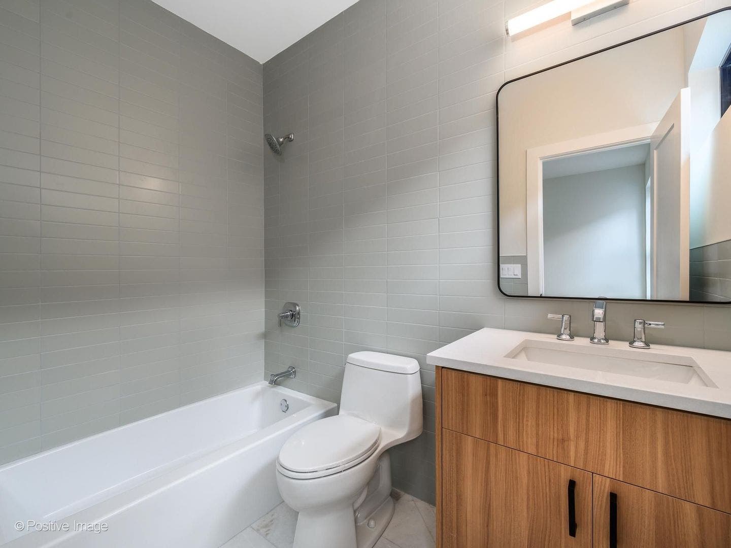 3714 N Claremont Avenue, Chicago, IL 60618