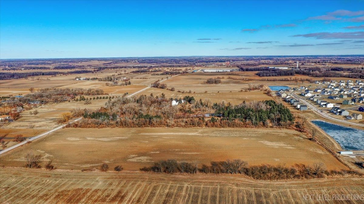 17N753 Widmayer Road, Hampshire, IL 60140
