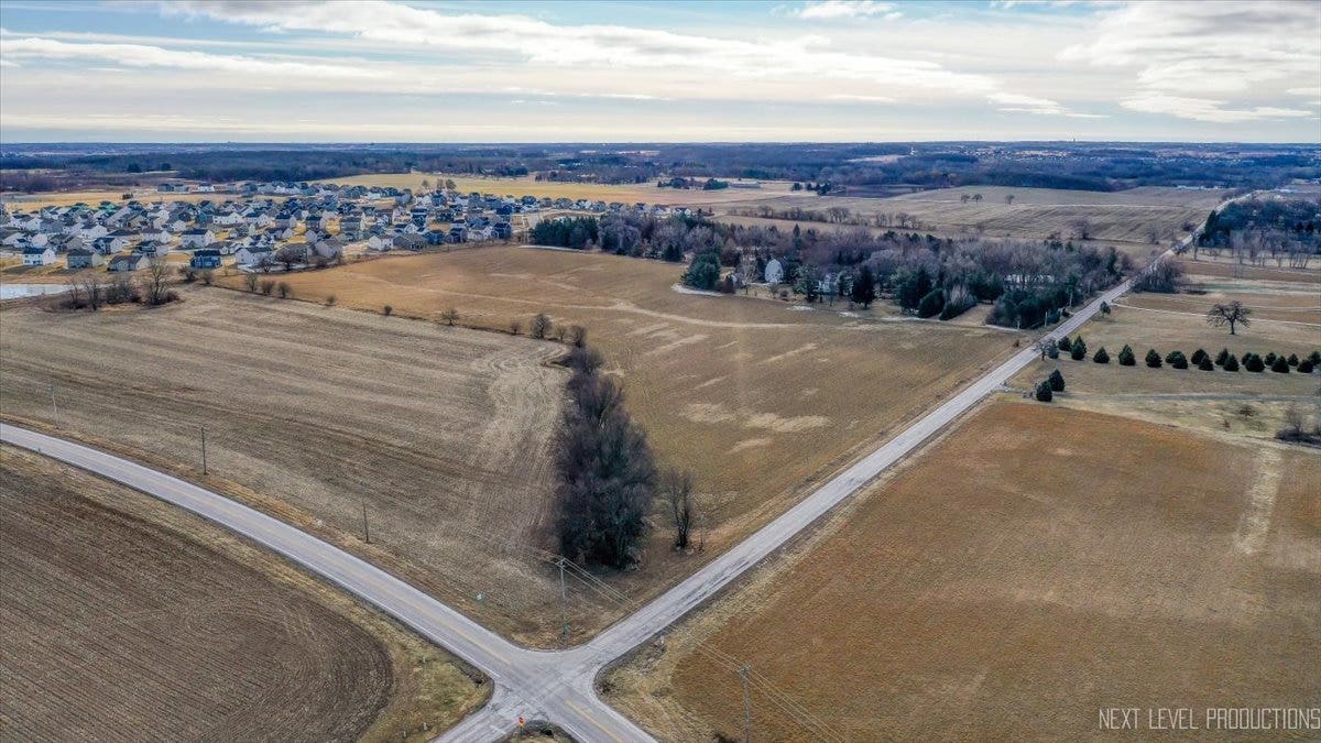 17N753 Widmayer Road, Hampshire, IL 60140