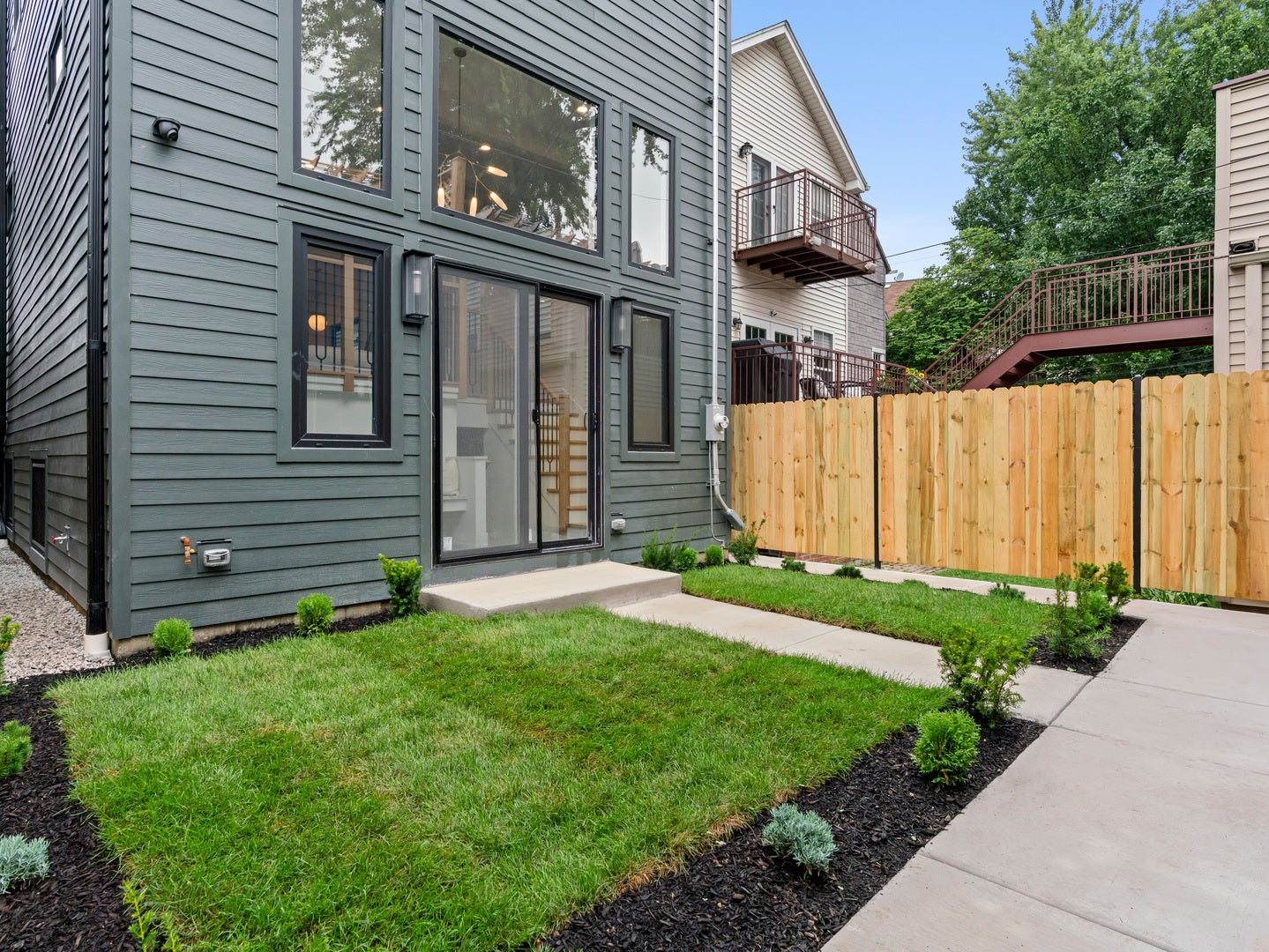 3041 N Leavitt Street, Chicago, IL 60618 3041 N Leavitt Street, Chicago, IL 60618