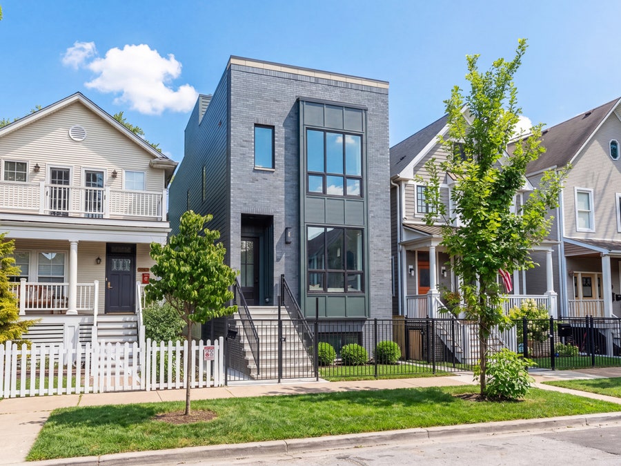 Property photo for 3041 N Leavitt Street, Chicago, IL