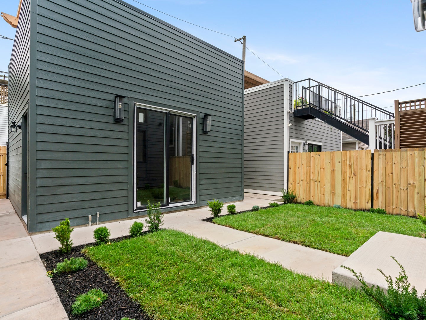 3041 N Leavitt Street, Chicago, IL 60618 3041 N Leavitt Street, Chicago, IL 60618