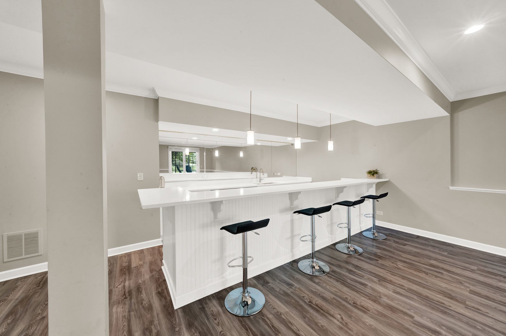 5 S Meadow Court, South Barrington, IL 60010 5 S Meadow Court, South Barrington, IL 60010