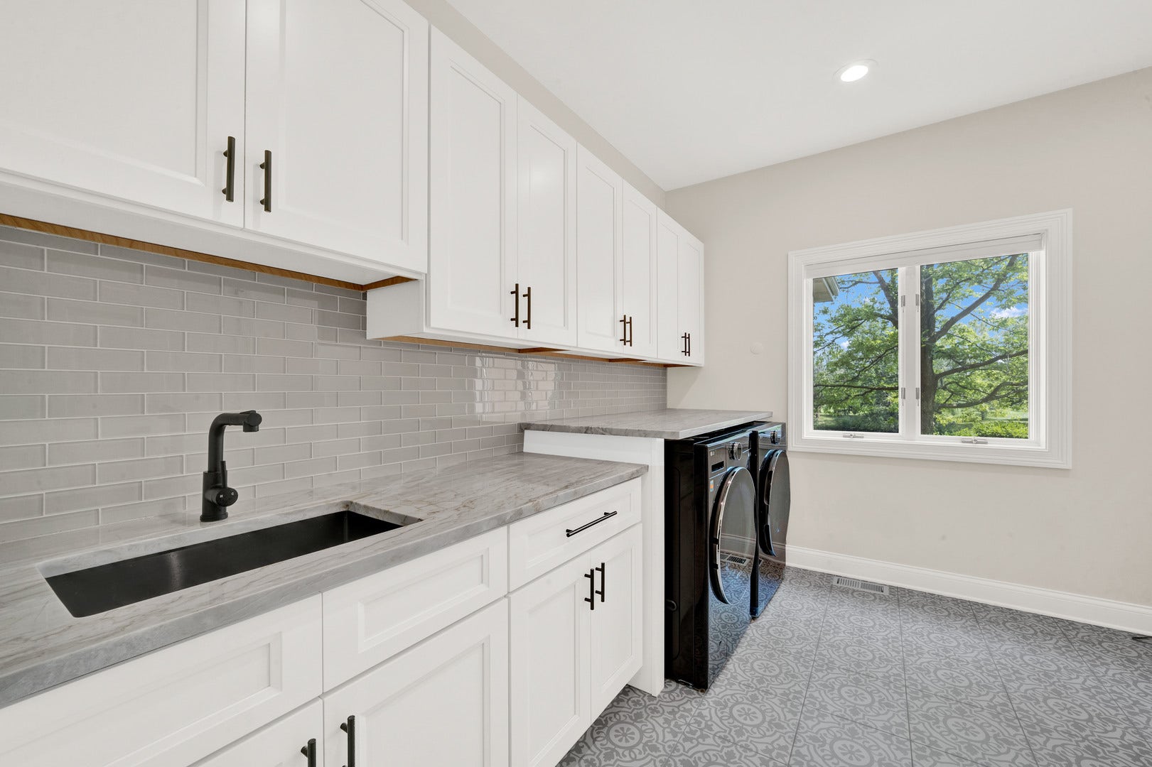 5 S Meadow Court, South Barrington, IL 60010 Laundry room on main level ( 1 of 2 laundry rooms)
