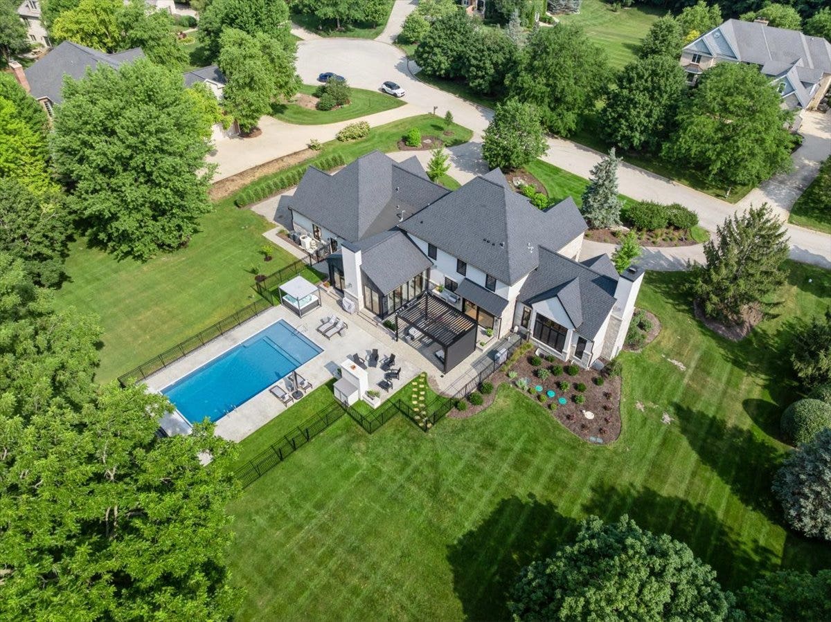 14 CARNOUSTIE Lane, Inverness, IL 60067
