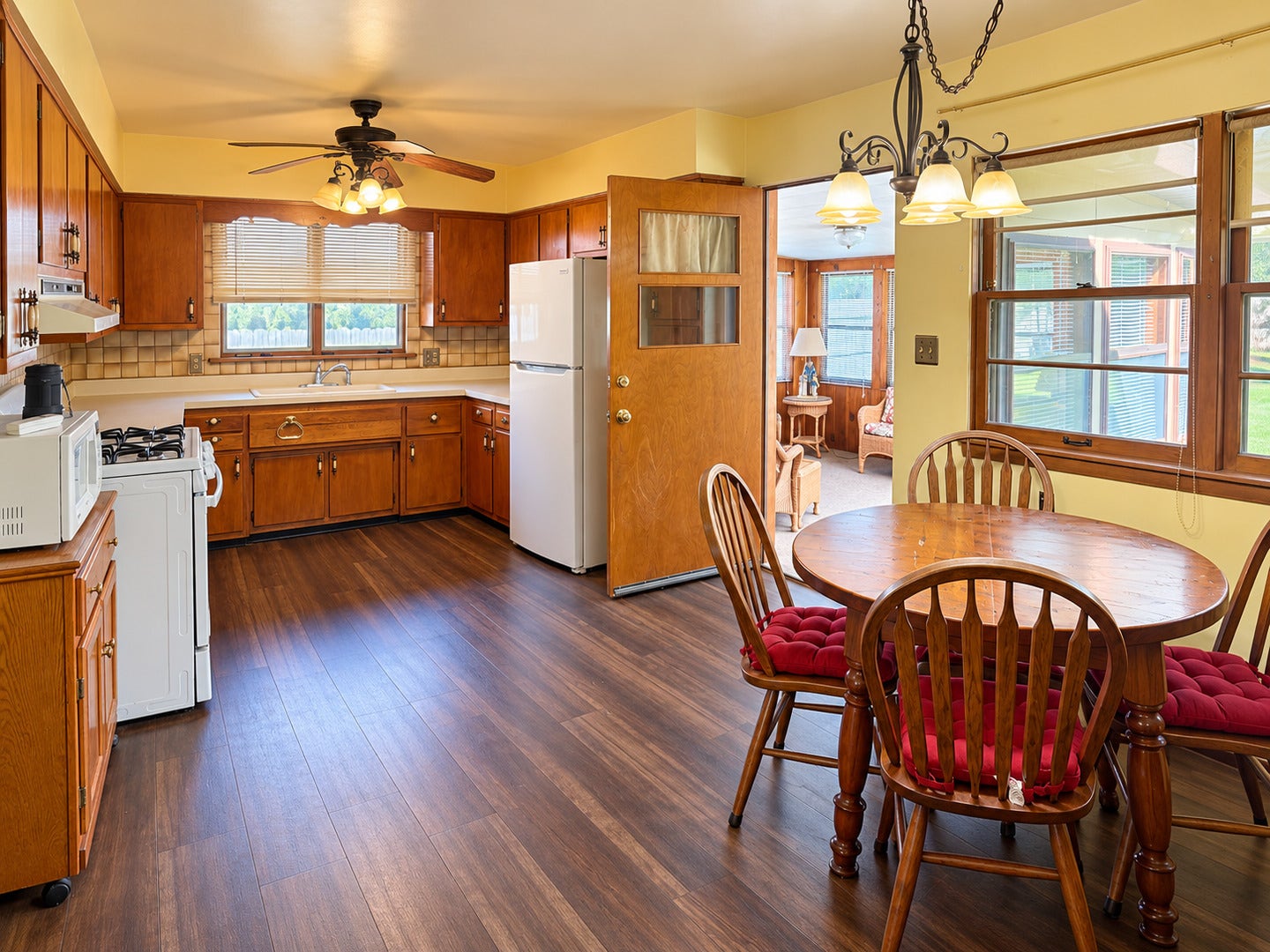 1004 Magnolia Drive, Joliet, IL 60435 1004 Magnolia Drive, Joliet, IL 60435