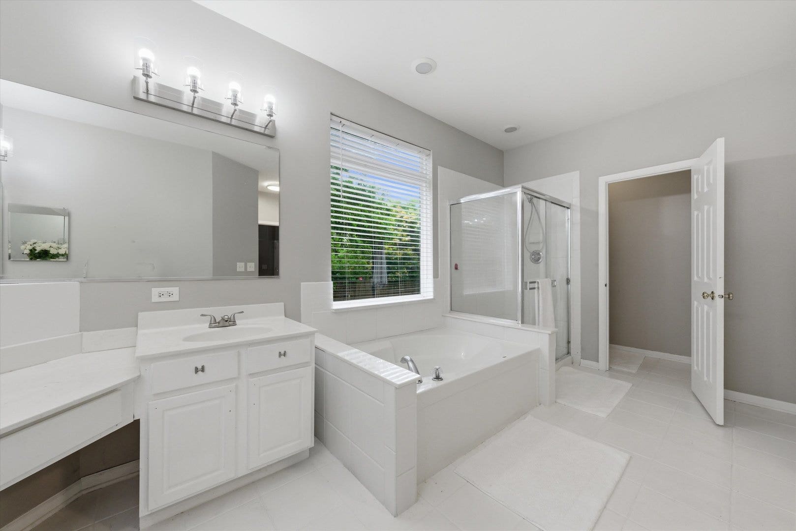 1571 Woodland Lane, Bolingbrook, IL 60490 1571 Woodland Lane, Bolingbrook, IL 60490