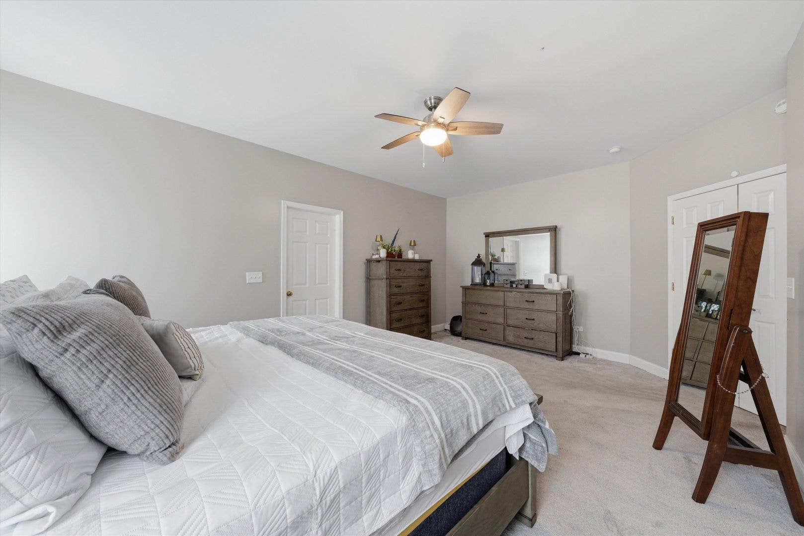 1571 Woodland Lane, Bolingbrook, IL 60490 1571 Woodland Lane, Bolingbrook, IL 60490