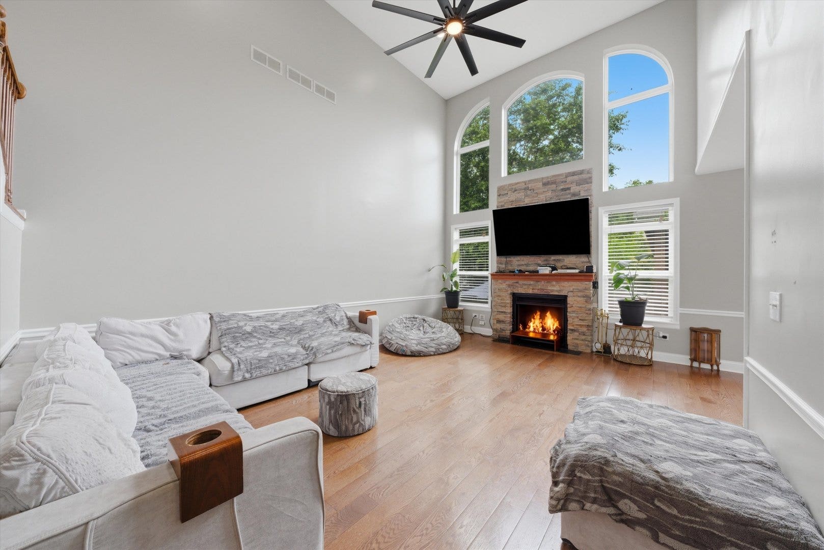 1571 Woodland Lane, Bolingbrook, IL 60490 1571 Woodland Lane, Bolingbrook, IL 60490
