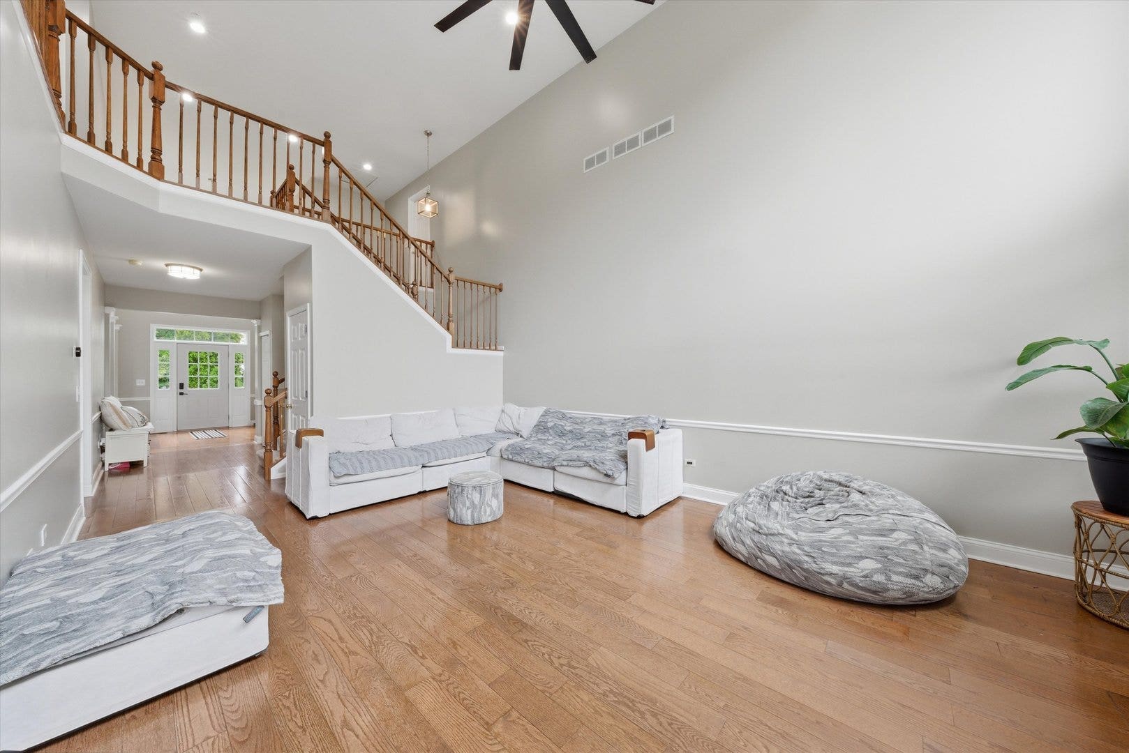 1571 Woodland Lane, Bolingbrook, IL 60490 1571 Woodland Lane, Bolingbrook, IL 60490