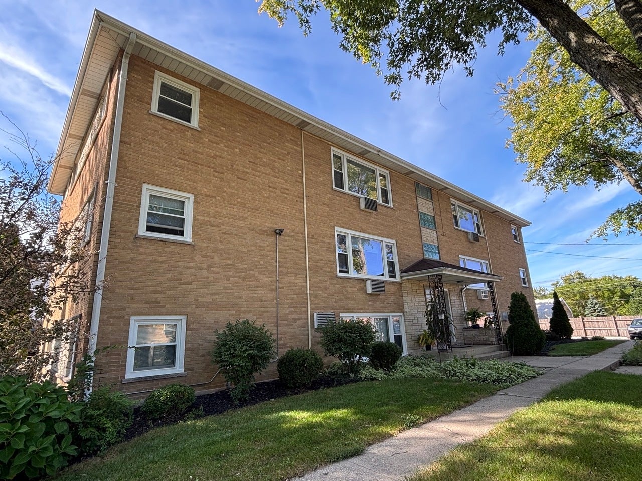 16 2ND Street, #F, Downers Grove, IL 60515 16 2ND Street, #F, Downers Grove, IL 60515