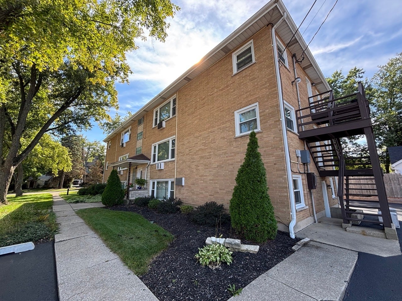 16 2ND Street, #F, Downers Grove, IL 60515 16 2ND Street, #F, Downers Grove, IL 60515