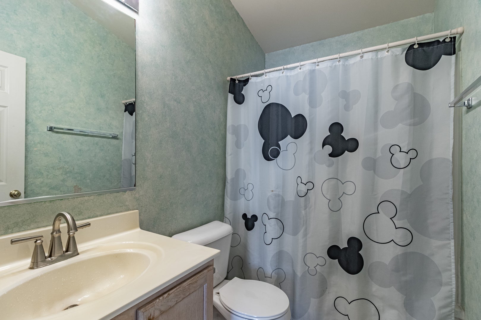 355 STEVENS Court, Grayslake, IL 60030 355 STEVENS Court, Grayslake, IL 60030