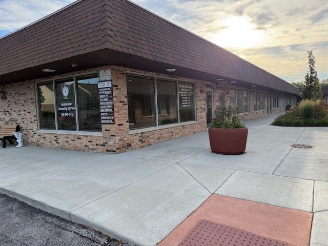 17732 Oak Park Avenue, #AB, Tinley Park, IL 60477 17732 Oak Park Avenue, #AB, Tinley Park, IL 60477