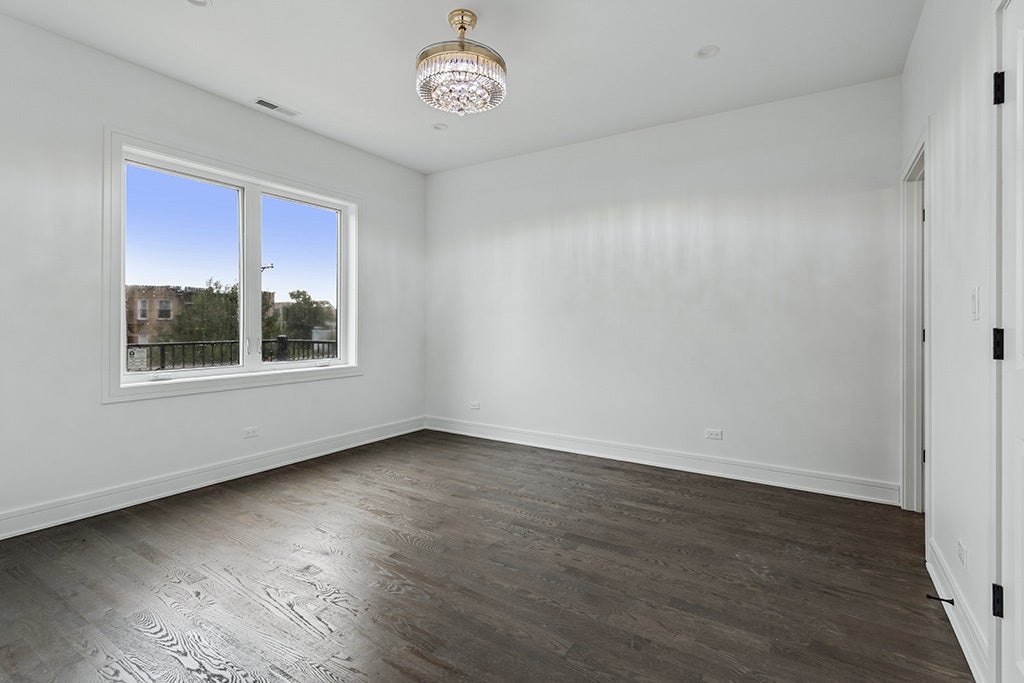 4623 S Prairie Avenue, Chicago, IL 60653 4623 S Prairie Avenue, Chicago, IL 60653