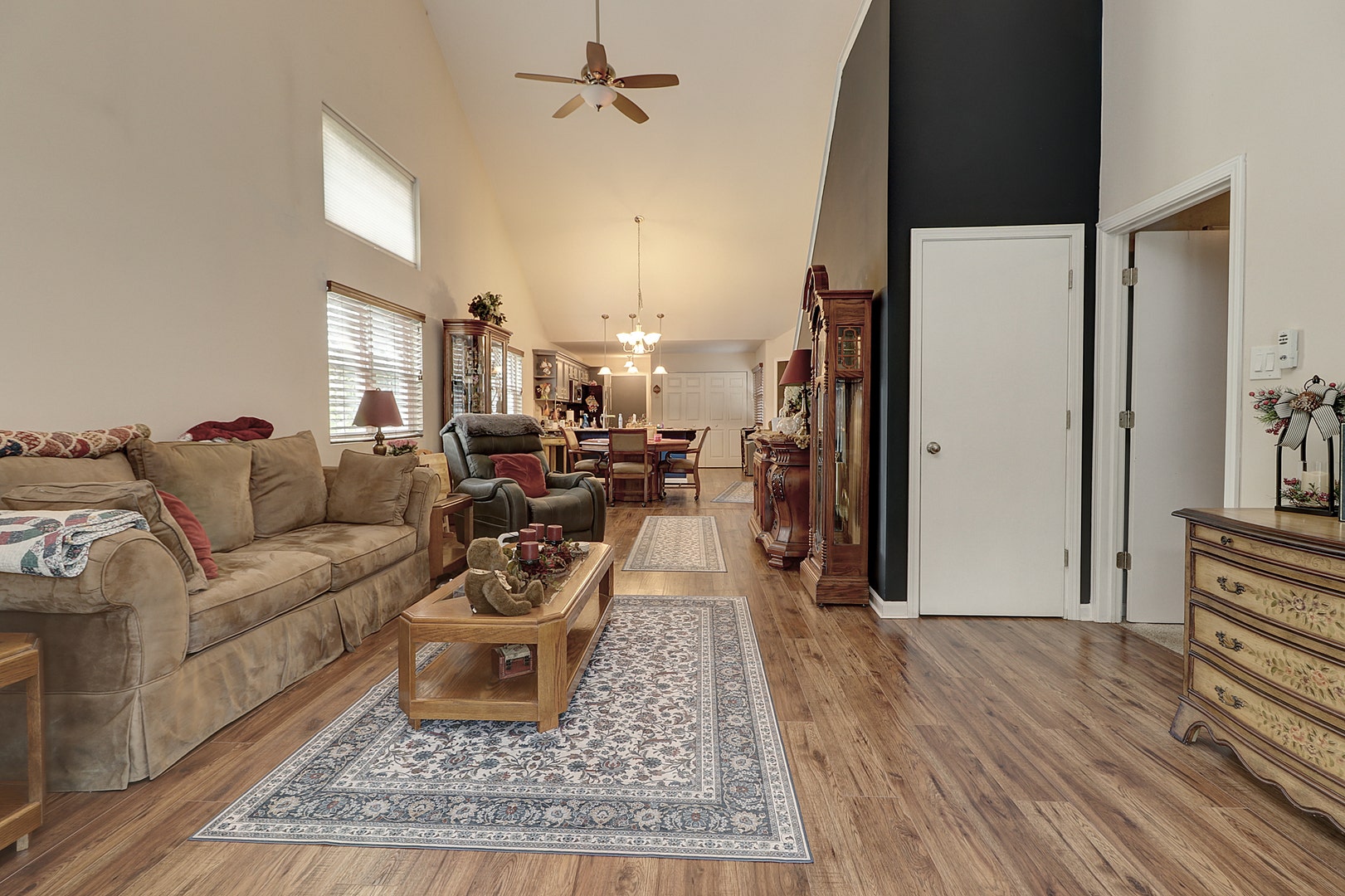 4330 River Glen Drive, Joliet, IL 60431 4330 River Glen Drive, Joliet, IL 60431