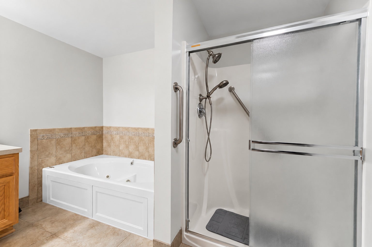 11131 Waters Edge Drive, #1B, Orland Park, IL 60467