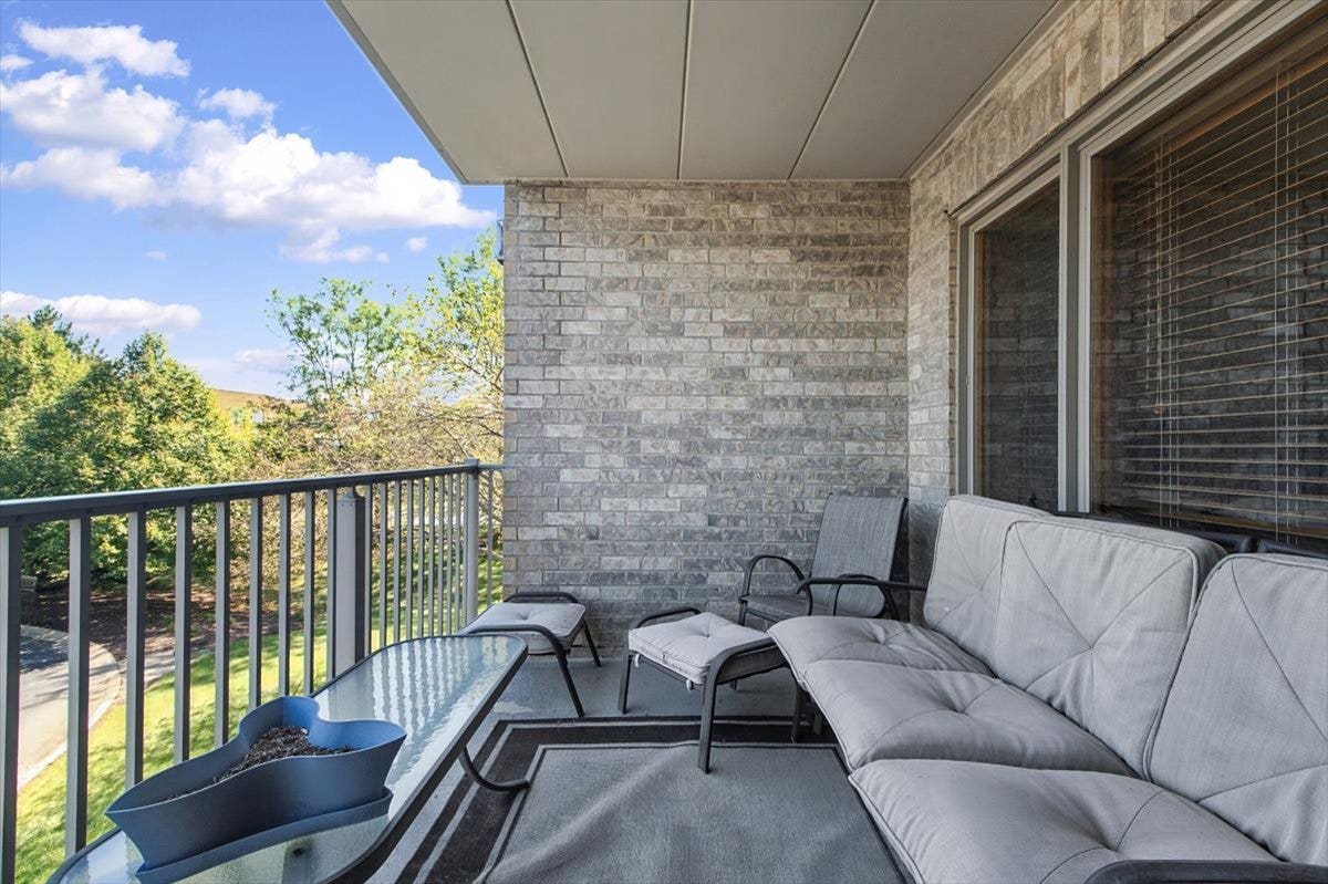 11131 Waters Edge Drive, #1B, Orland Park, IL 60467