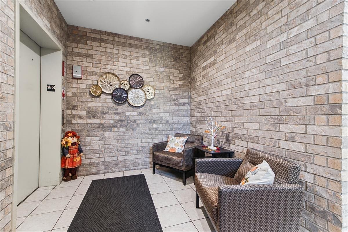 11131 Waters Edge Drive, #1B, Orland Park, IL 60467