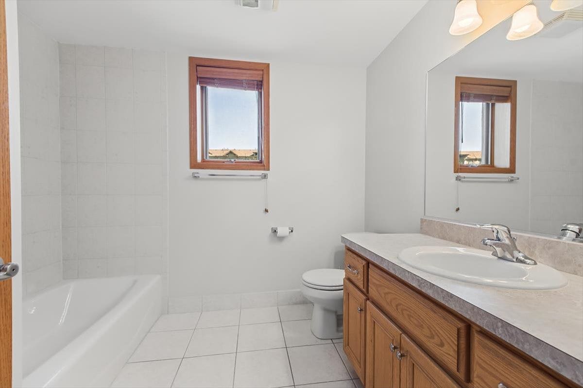 11131 Waters Edge Drive, #1B, Orland Park, IL 60467