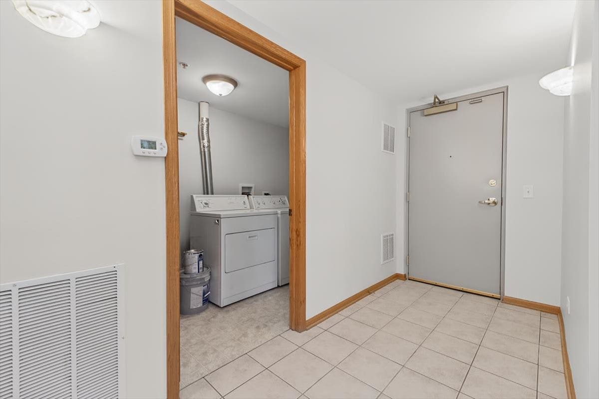 11131 Waters Edge Drive, #1B, Orland Park, IL 60467