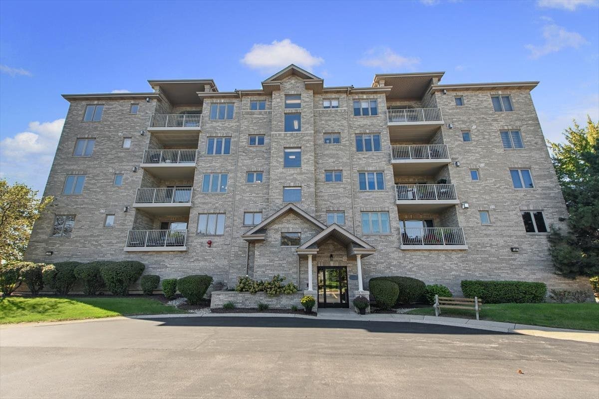 11131 Waters Edge Drive, #1B, Orland Park, IL 60467