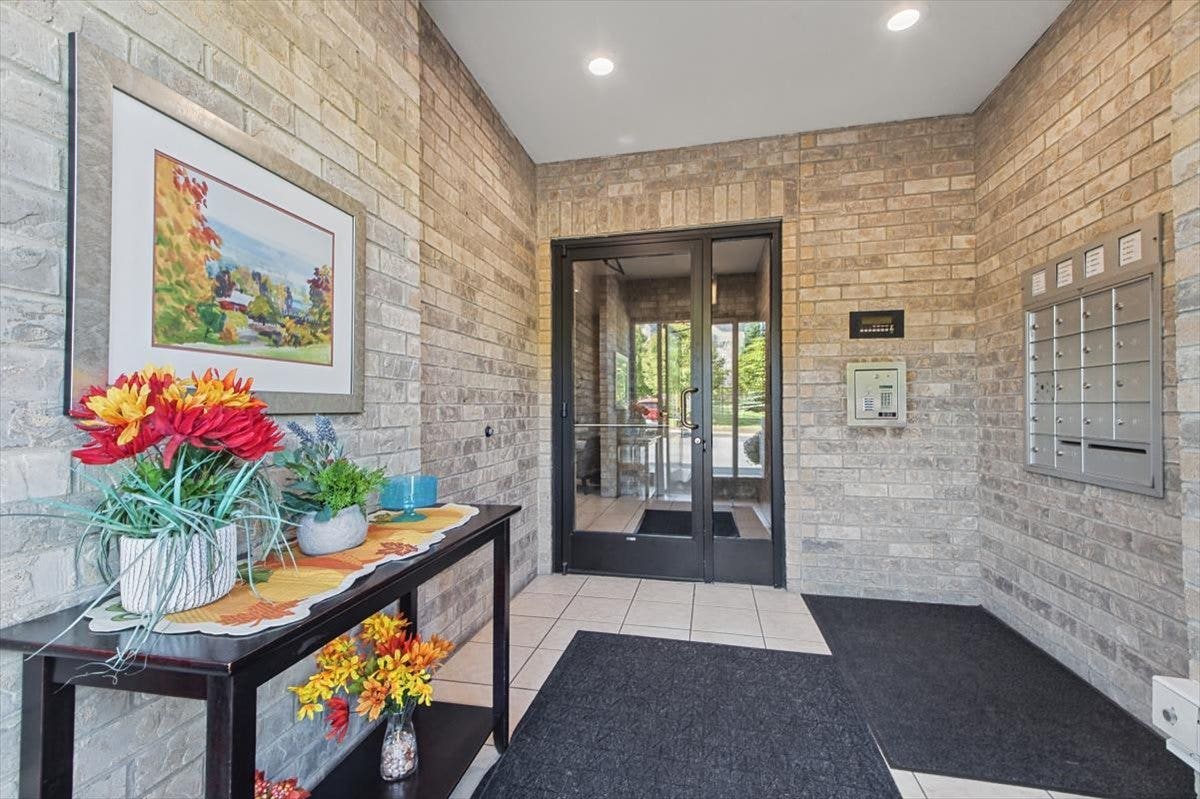 11131 Waters Edge Drive, #1B, Orland Park, IL 60467