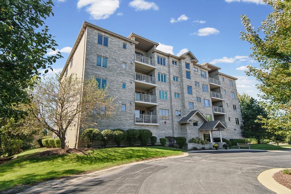 11131 Waters Edge Drive, #1B, Orland Park, IL 60467