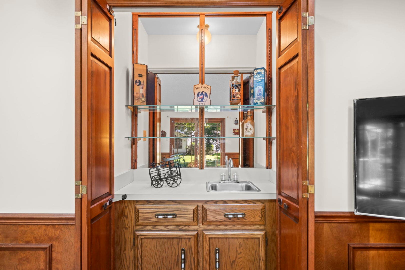 2205 Brown Court, Naperville, IL 60565