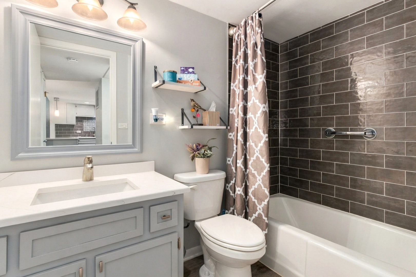 5300 Walnut Avenue, #17A, Downers Grove, IL 60515 5300 Walnut Avenue, #17A, Downers Grove, IL 60515