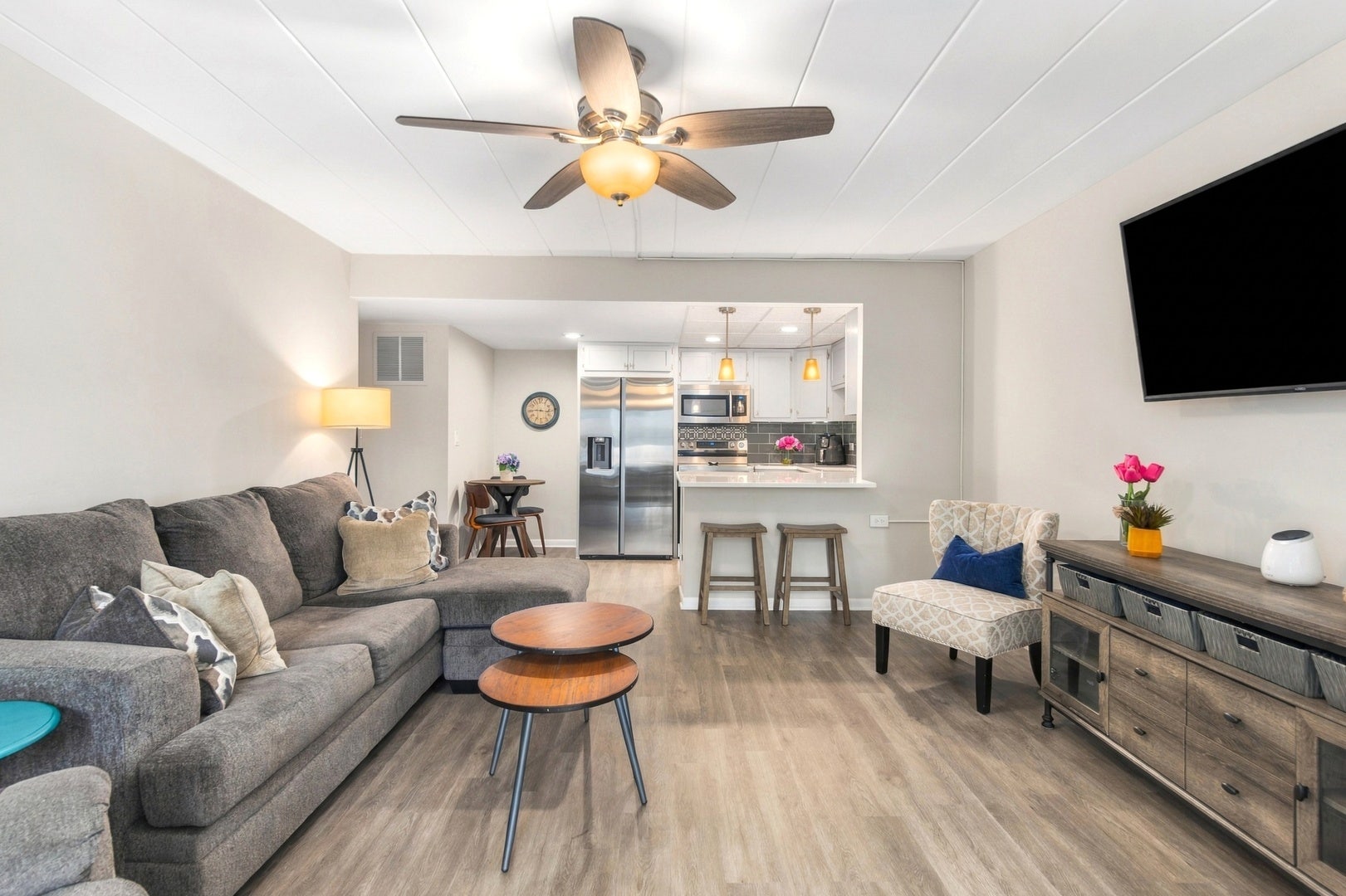 5300 Walnut Avenue, #17A, Downers Grove, IL 60515 5300 Walnut Avenue, #17A, Downers Grove, IL 60515