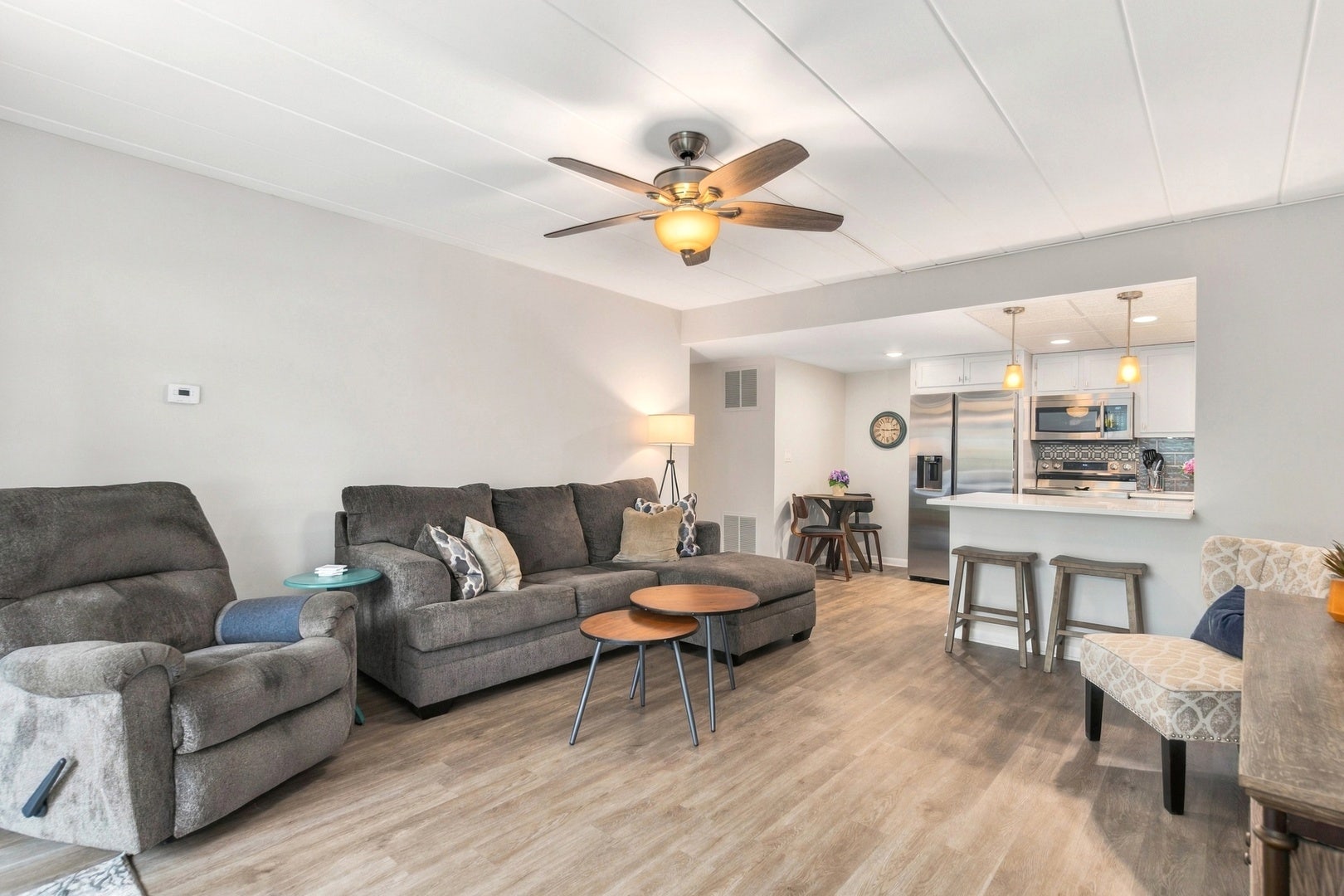 5300 Walnut Avenue, #17A, Downers Grove, IL 60515 5300 Walnut Avenue, #17A, Downers Grove, IL 60515