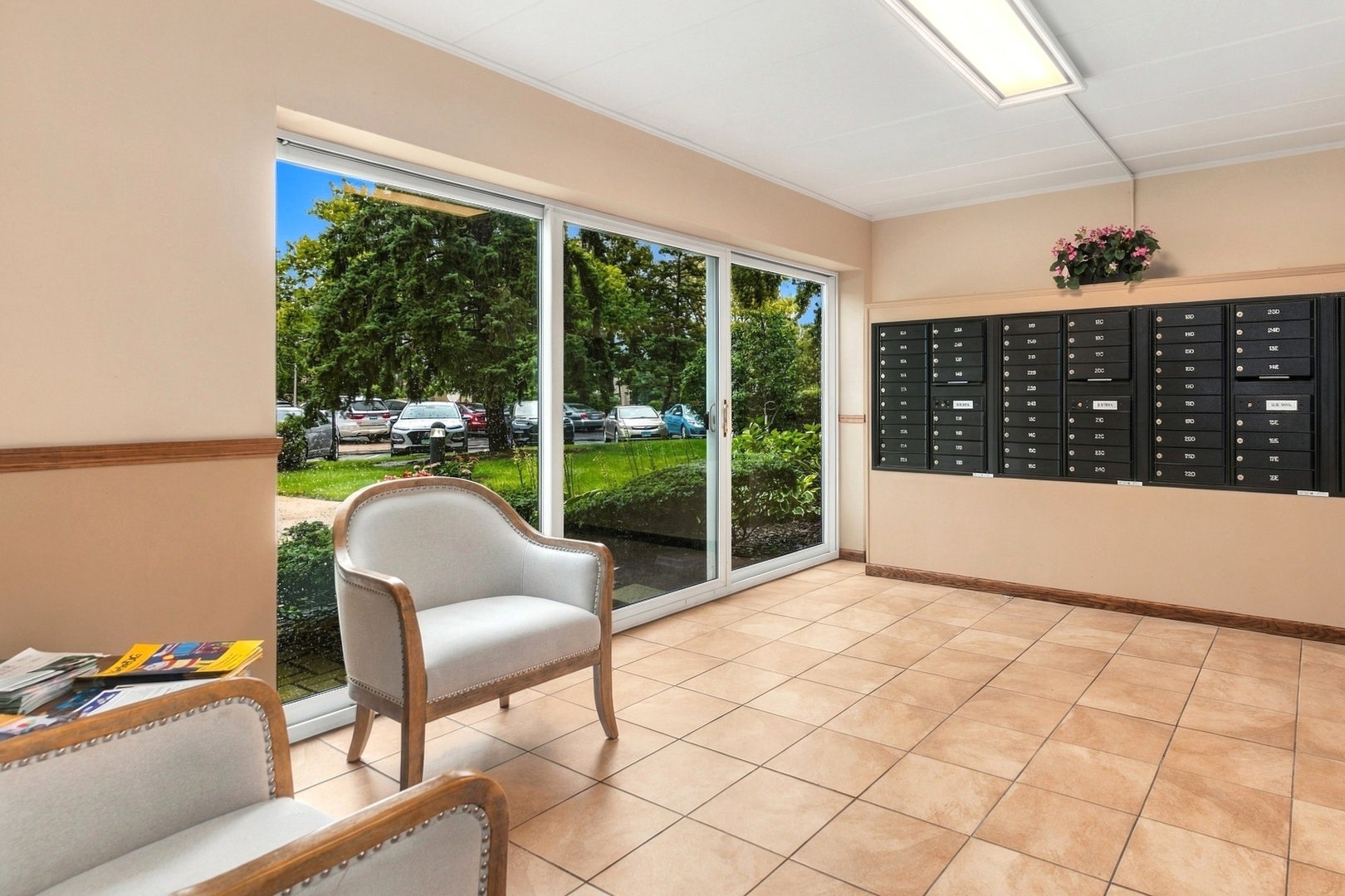 5300 Walnut Avenue, #17A, Downers Grove, IL 60515 5300 Walnut Avenue, #17A, Downers Grove, IL 60515
