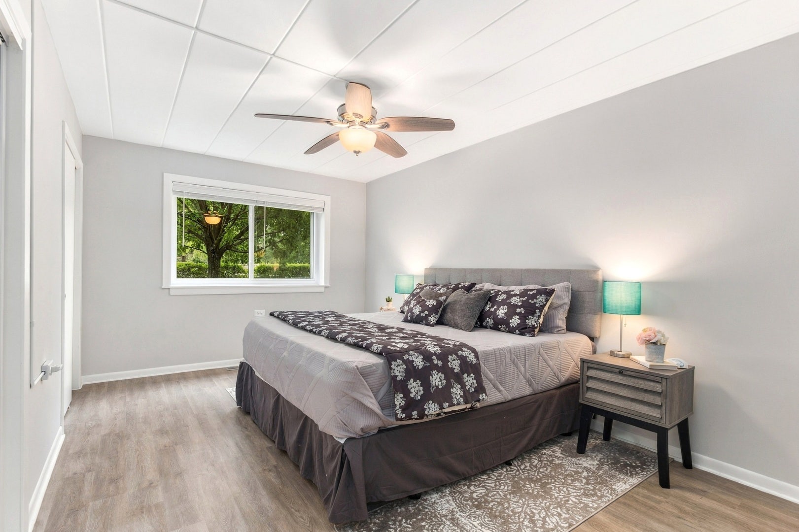 5300 Walnut Avenue, #17A, Downers Grove, IL 60515 5300 Walnut Avenue, #17A, Downers Grove, IL 60515