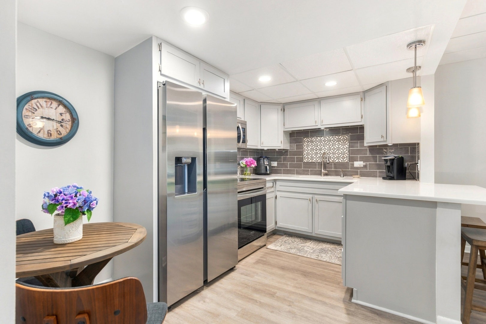 5300 Walnut Avenue, #17A, Downers Grove, IL 60515 5300 Walnut Avenue, #17A, Downers Grove, IL 60515