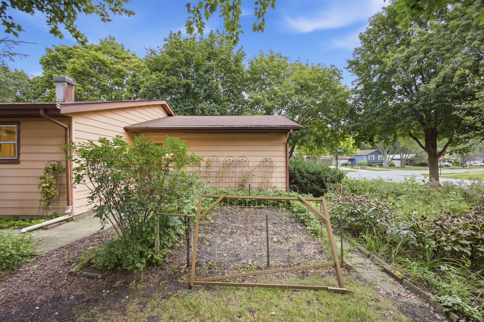 1300 N Lyle Avenue, Elgin, IL 60123 1300 N Lyle Avenue, Elgin, IL 60123