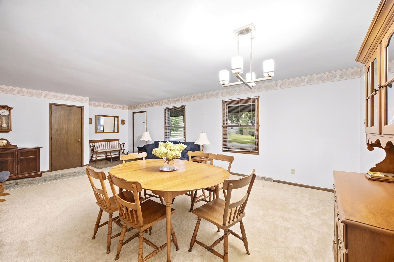 1300 N Lyle Avenue, Elgin, IL 60123 1300 N Lyle Avenue, Elgin, IL 60123