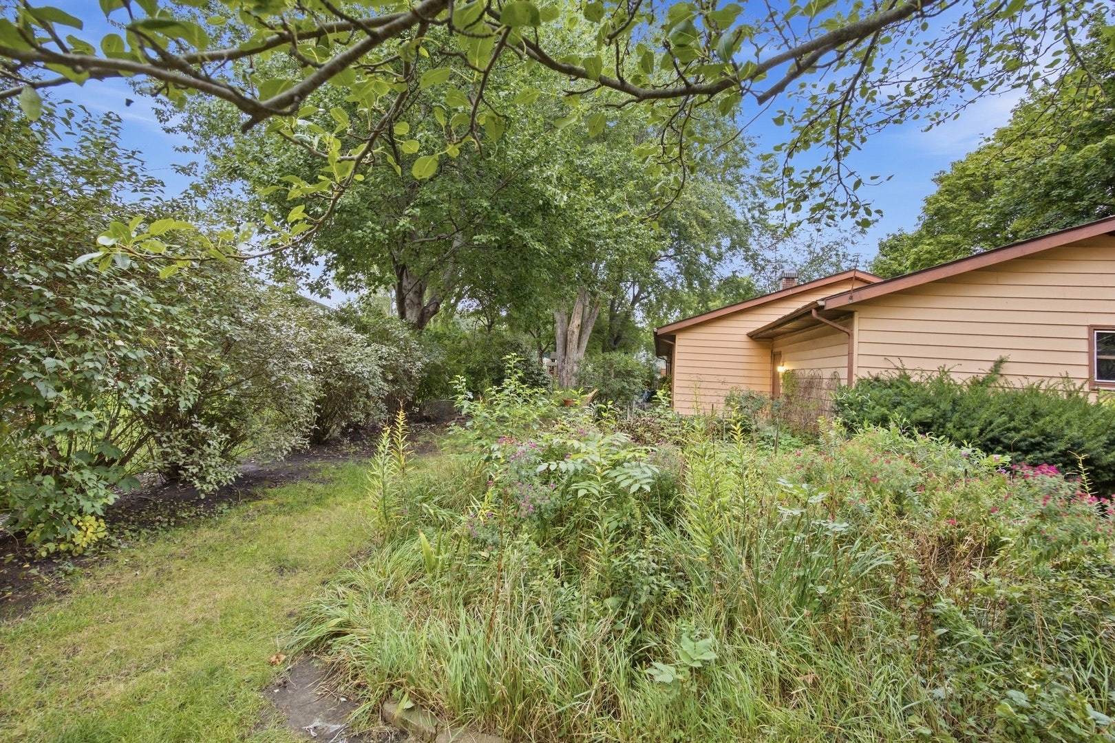 1300 N Lyle Avenue, Elgin, IL 60123 1300 N Lyle Avenue, Elgin, IL 60123