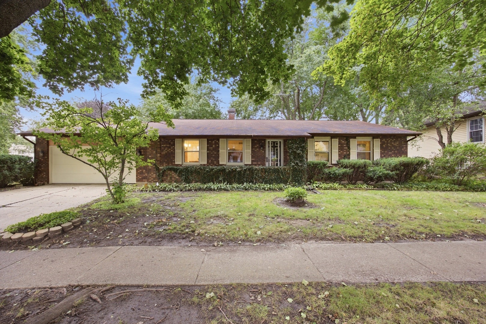 1300 N Lyle Avenue, Elgin, IL 60123 1300 N Lyle Avenue, Elgin, IL 60123