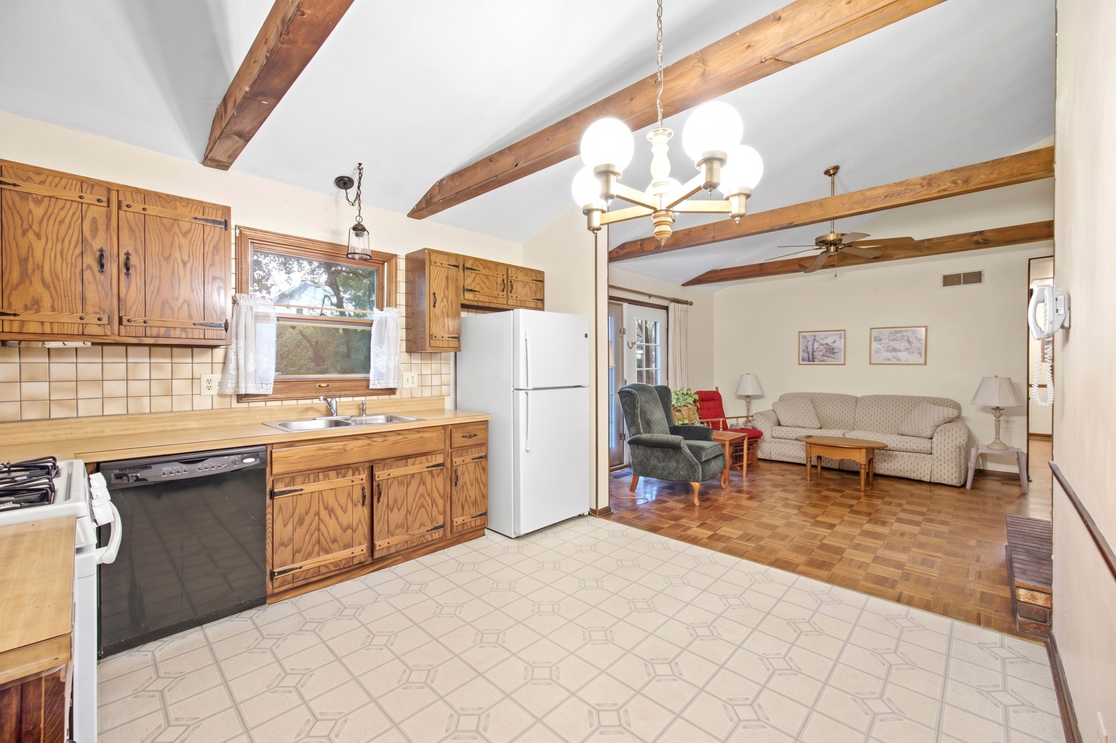 1300 N Lyle Avenue, Elgin, IL 60123 1300 N Lyle Avenue, Elgin, IL 60123