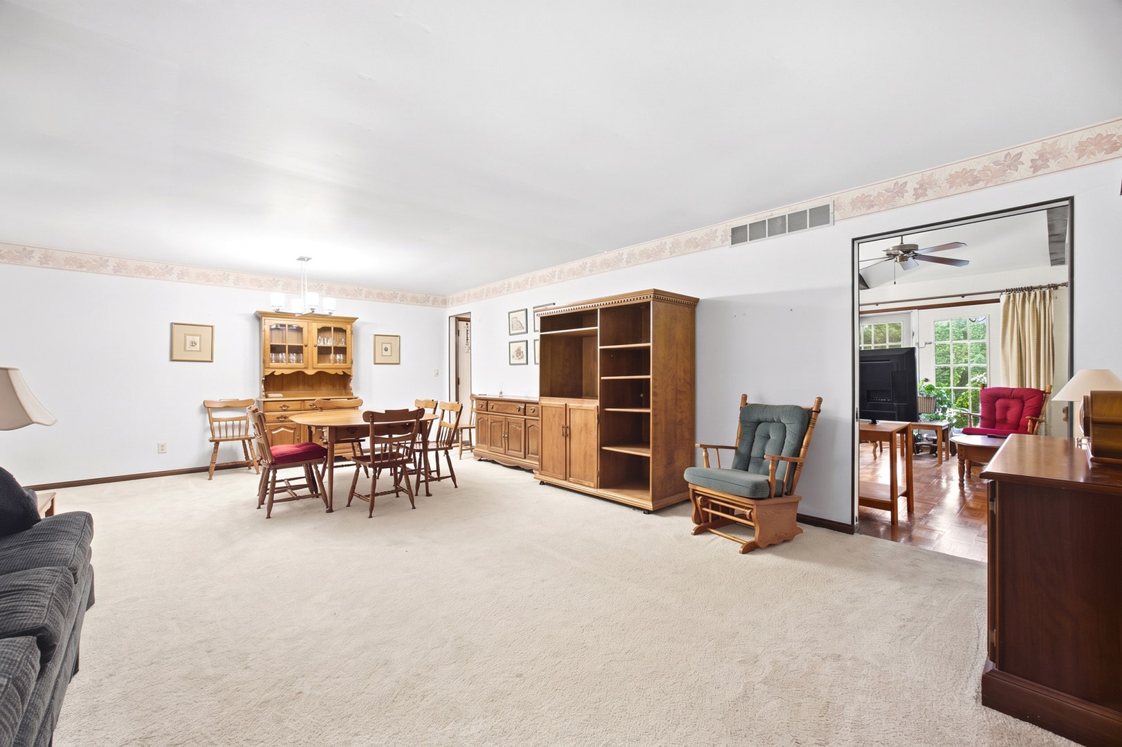 1300 N Lyle Avenue, Elgin, IL 60123 1300 N Lyle Avenue, Elgin, IL 60123