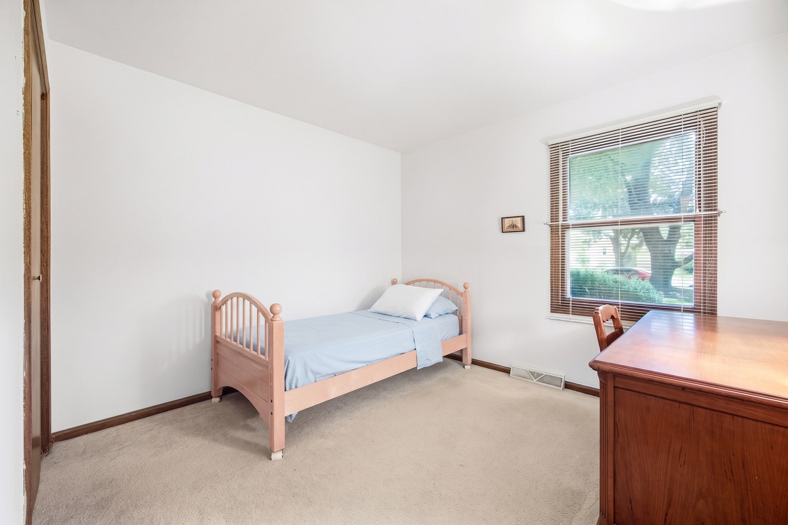1300 N Lyle Avenue, Elgin, IL 60123 1300 N Lyle Avenue, Elgin, IL 60123
