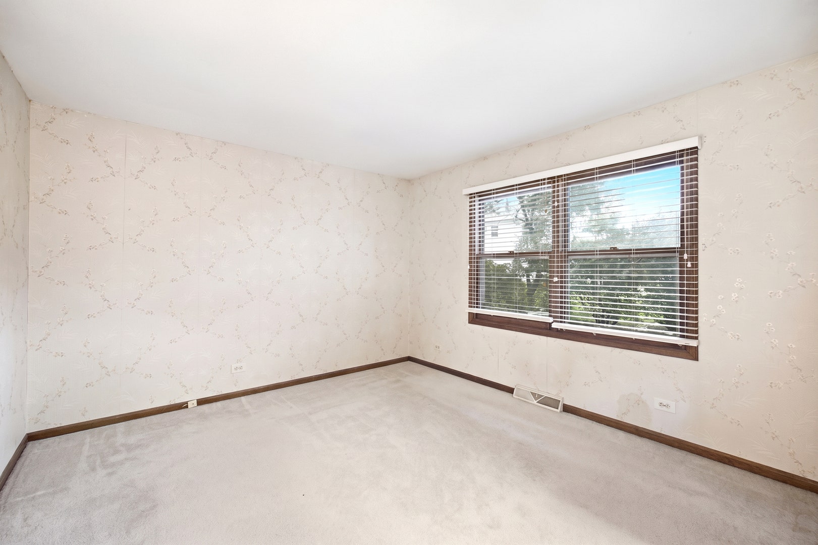 1300 N Lyle Avenue, Elgin, IL 60123 1300 N Lyle Avenue, Elgin, IL 60123