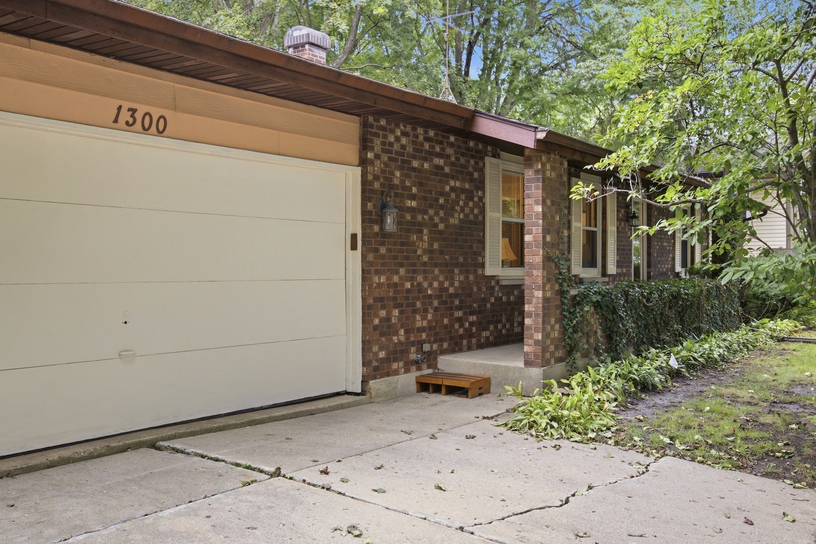 1300 N Lyle Avenue, Elgin, IL 60123 1300 N Lyle Avenue, Elgin, IL 60123