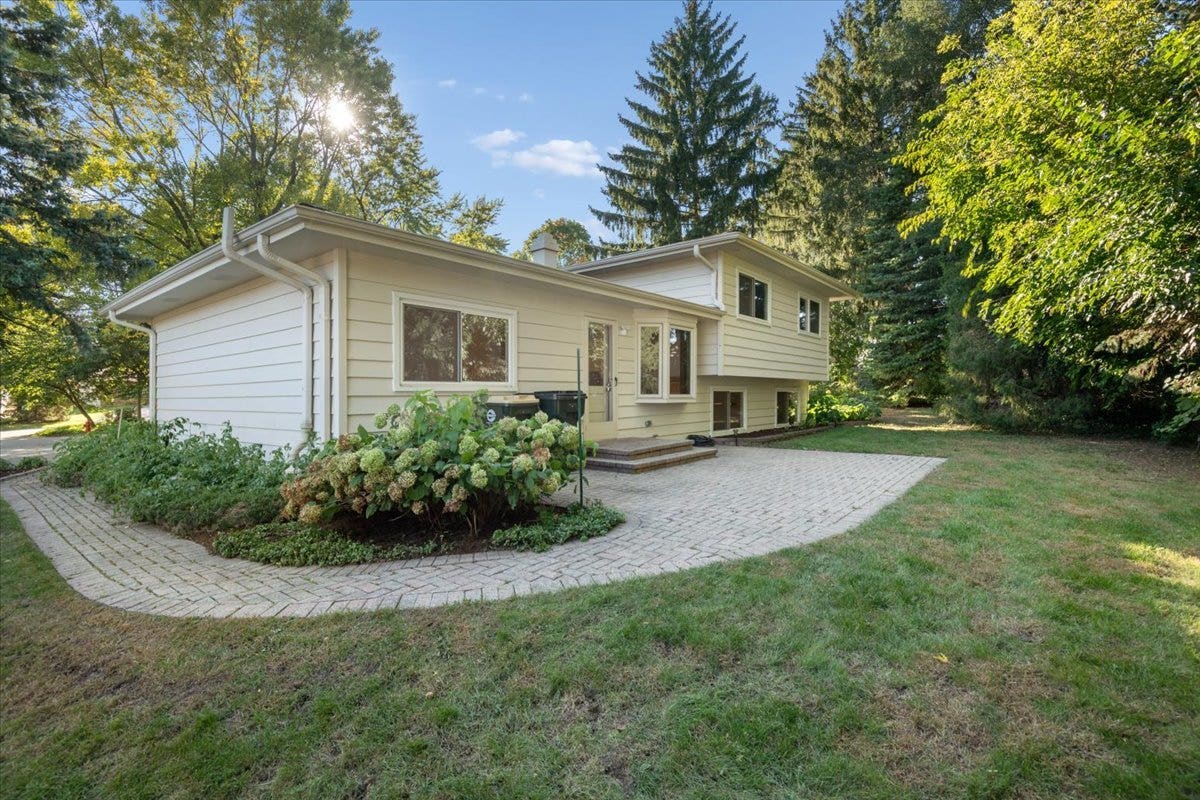 921 Bartlett Terrace, Libertyville, IL 60048 921 Bartlett Terrace, Libertyville, IL 60048