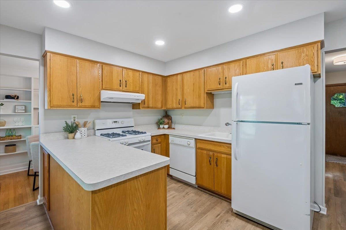 921 Bartlett Terrace, Libertyville, IL 60048 921 Bartlett Terrace, Libertyville, IL 60048