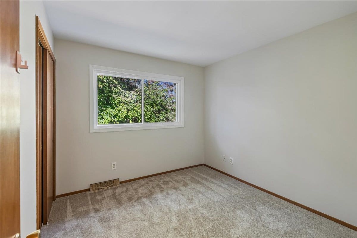 921 Bartlett Terrace, Libertyville, IL 60048 921 Bartlett Terrace, Libertyville, IL 60048