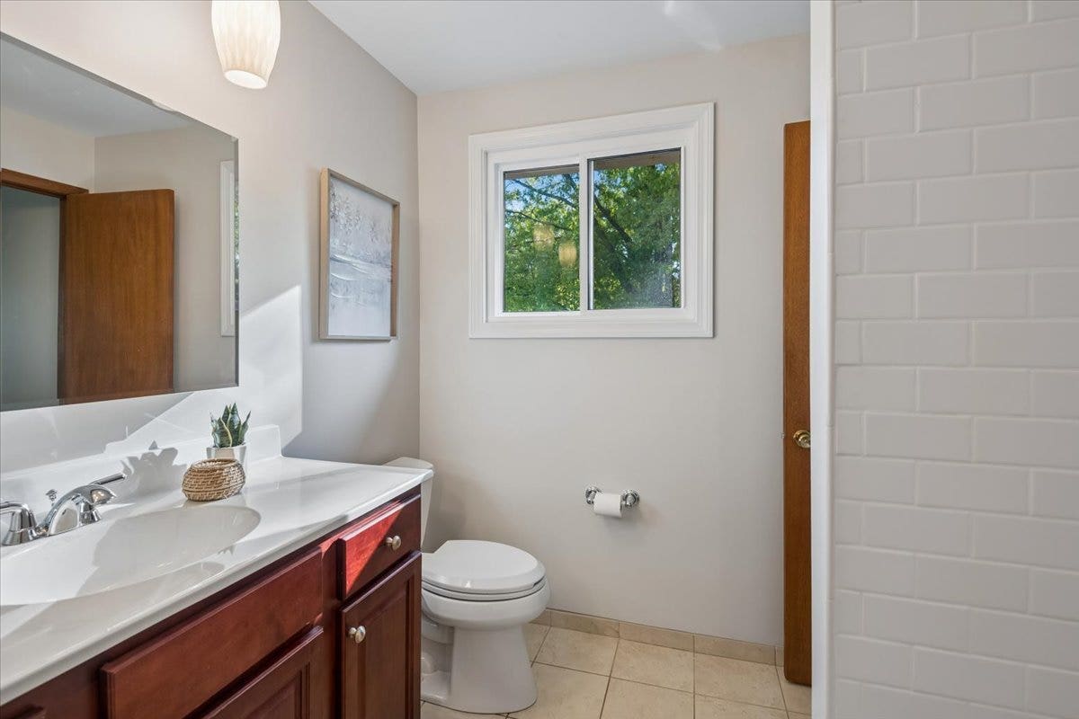 921 Bartlett Terrace, Libertyville, IL 60048 921 Bartlett Terrace, Libertyville, IL 60048