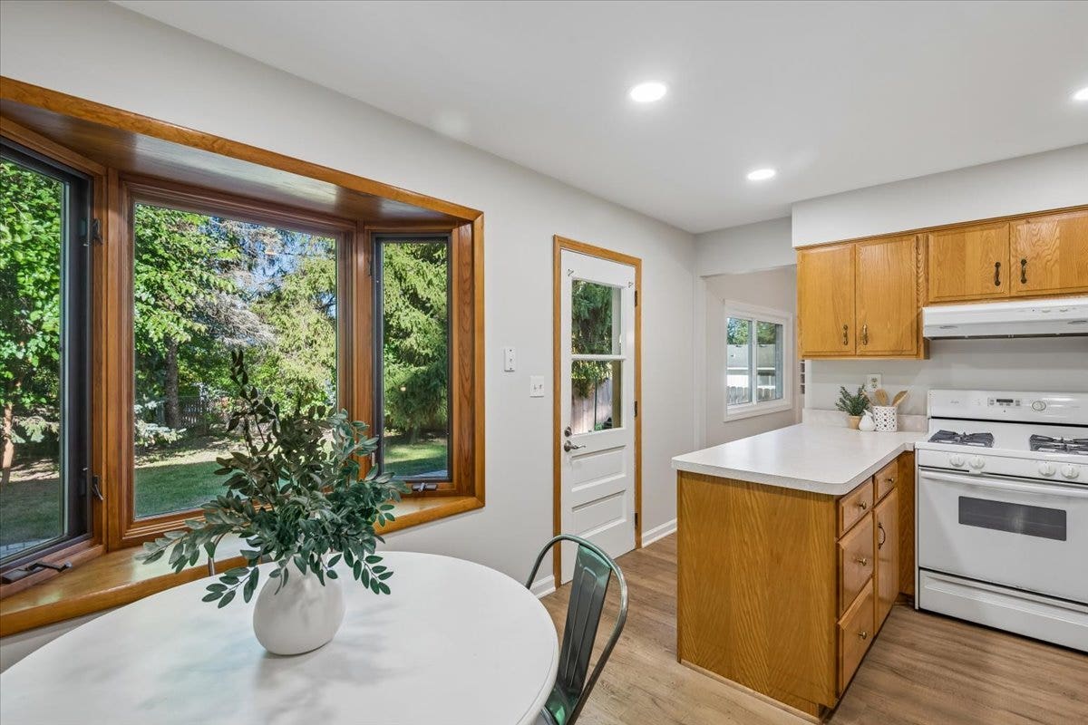 921 Bartlett Terrace, Libertyville, IL 60048 921 Bartlett Terrace, Libertyville, IL 60048